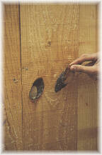 Nudo muerto (saltadizo) en tabla de pino pinaster